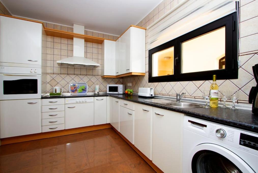 Riviera Park 2B, Central 2 Bed Puerto del Carmen  Exterior photo
